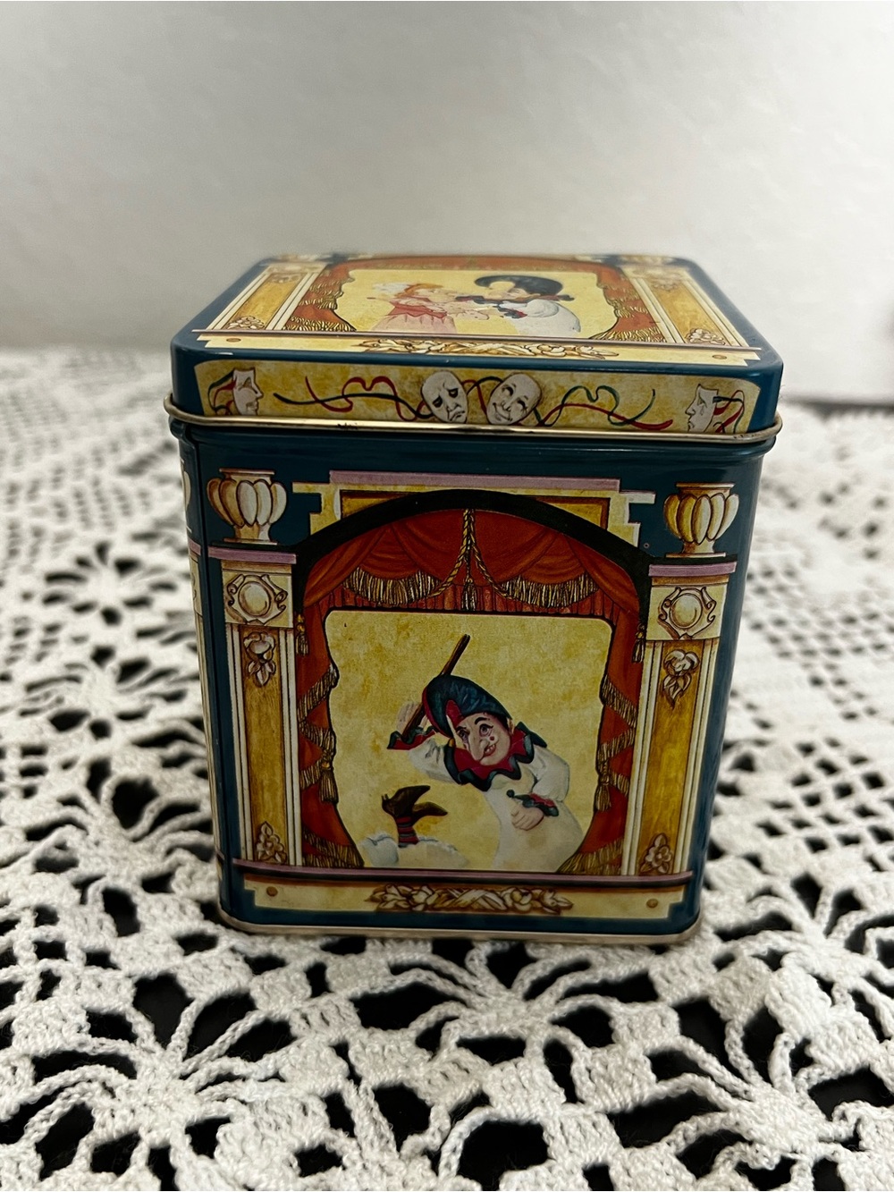 🎭✨ Vintage Enesco Punch & Judy Harlequin Tin Box ✨🎭